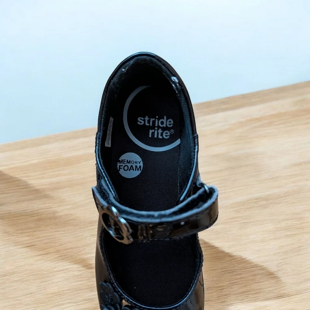 Stride Rite Girls Black Patent Dress Shoes with Floral Accent Size 13.5